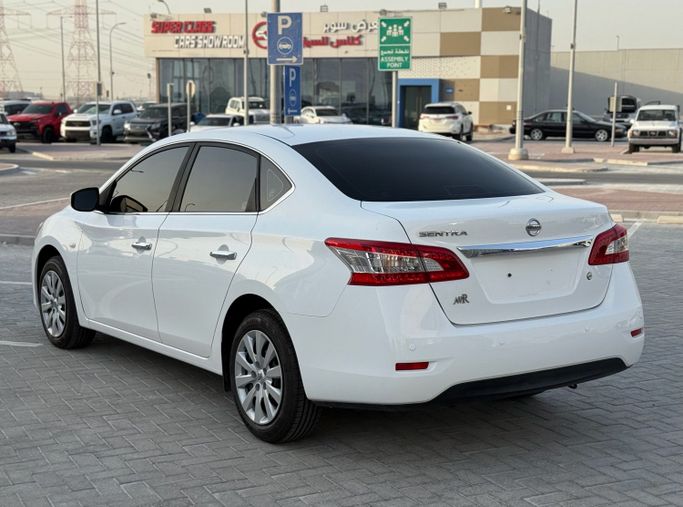 Подержанный Nissan Sentra VIII (B18), 2.0 л, 2019 в Абу-Даби Белый цвет. GCC | AUTO.AE
