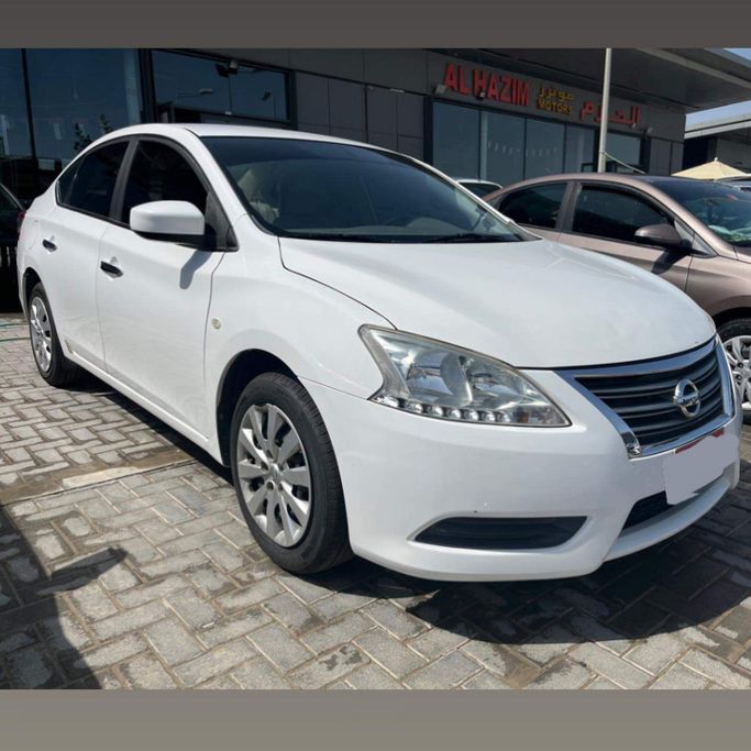 Used Nissan Sentra VII (B17) Facelift, 1.8 l, 2018 in Abu Dhabi by Golden coast automobile showroom, White color. GCC Specs | AUTO.AE