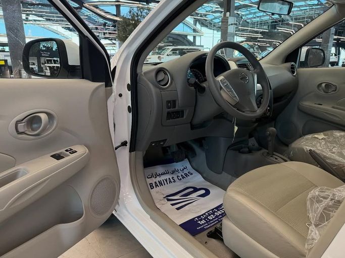 Новый Nissan Sunny N17 Рестайлинг, 1.5 л, 2025 в Абу-Даби от Baniyas Cars Abu Dhabi Белый цвет. GCC | AUTO.AE