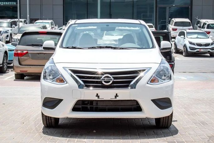 Новый Nissan Sunny N17 Рестайлинг, 1.5 л, 2025 в Абу-Даби от Kingdom Automobile Showroom Белый цвет. GCC | AUTO.AE