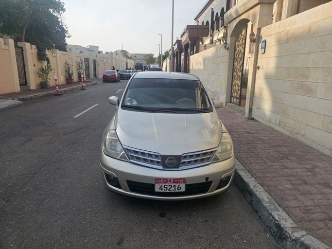مستعملة Nissan Tiida I, 1.6 l, 2008 في في أبو ظبي، اللون ذهبي. مواصفات الخليج | AUTO.AE