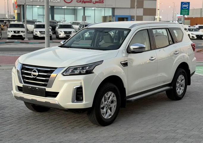 Подержанный Nissan X-Terra, 2.5 л, 2023 в ОАЭ, Абу-Даби от Al Laith Cars Showroom Белый цвет. GCC | AUTO.AE | Объявление #275068