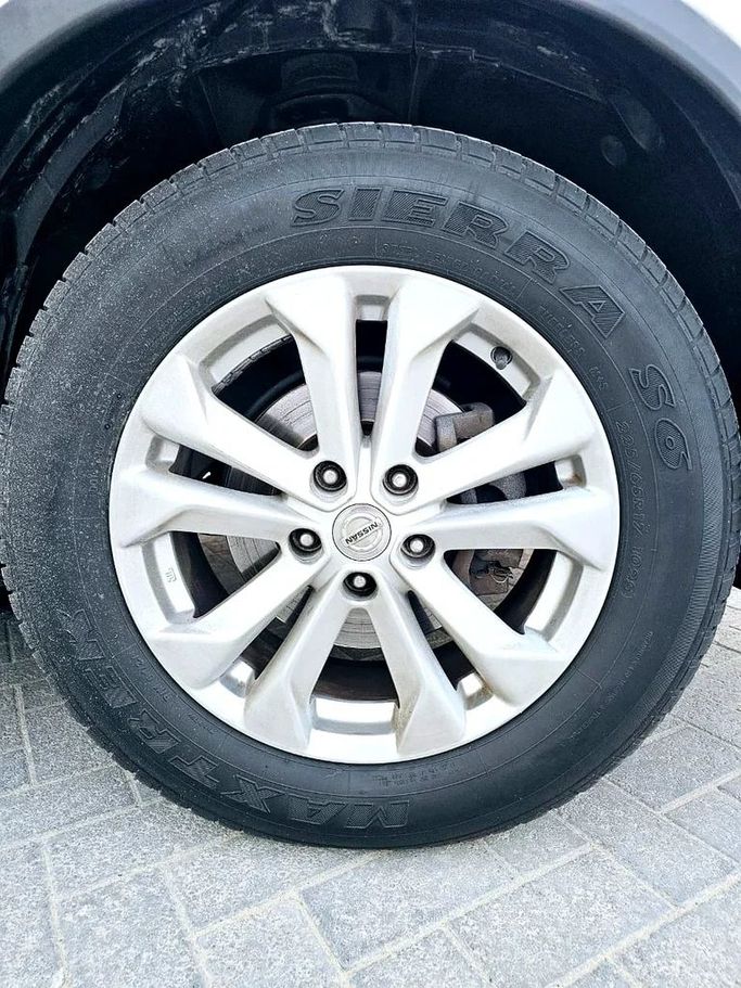 Подержанный Nissan X-Trail III, 2.5 л, 2015 в Абу-Даби от Al Asad Automobile Showroom Белый цвет. GCC | AUTO.AE