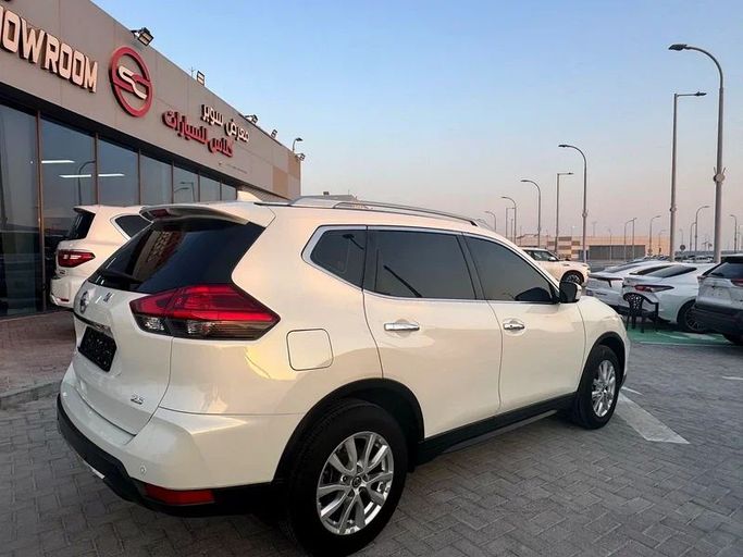 Подержанный Nissan X-Trail III Рестайлинг, 2.5 л, 2019 в Абу-Даби от Super Class Cars Showroom Белый цвет. GCC | AUTO.AE