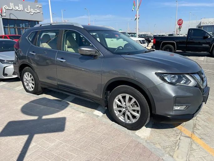 Used Nissan X-Trail III Facelift, 2.5 l, 2021 in Abu Dhabi by Smart Motors Car Trading, Grey color. GCC Specs | AUTO.AE