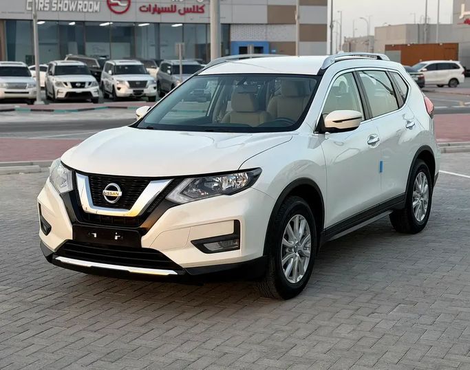 مستعملة Nissan X-Trail ثالثاً فيس ليفت, 2.5 l, 2021 في في الإمارات, أبوظبي من Al Laith Cars Showroom، اللون أبيض. مواصفات الخليج | AUTO.AE | إعلان #275061