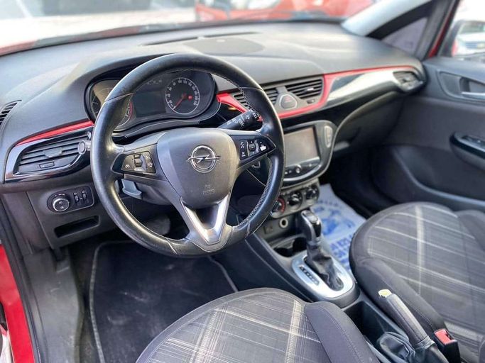 Подержанный Opel Corsa E, 1.4 л, 2015 в Абу-Даби от The Shark Automobile Showroom Красный цвет. GCC | AUTO.AE