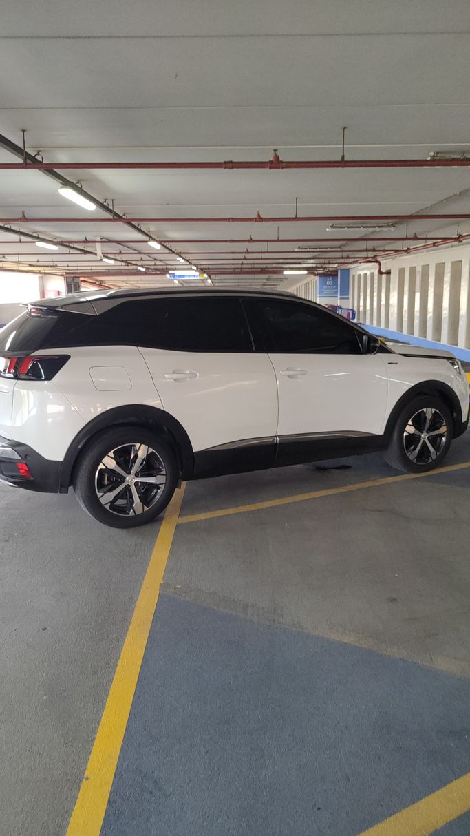 Подержанный Peugeot 3008 II, 1.6 л, 2018 в Абу-Даби Белый цвет. GCC | AUTO.AE