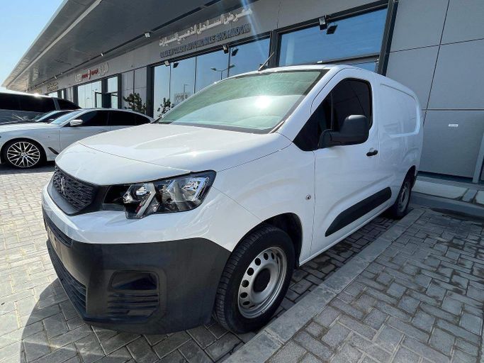 Used Peugeot Partner III, 1.2 l, 2022 in Abu Dhabi by Golden coast automobile showroom, White color. GCC Specs | AUTO.AE