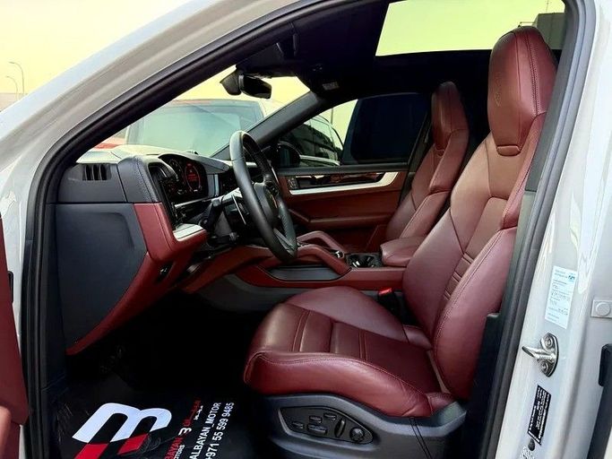 Used Porsche Cayenne III Facelift, 3.0 l, 2024 in Abu Dhabi by Al Bayan Motors, Grey color. GCC Specs | AUTO.AE