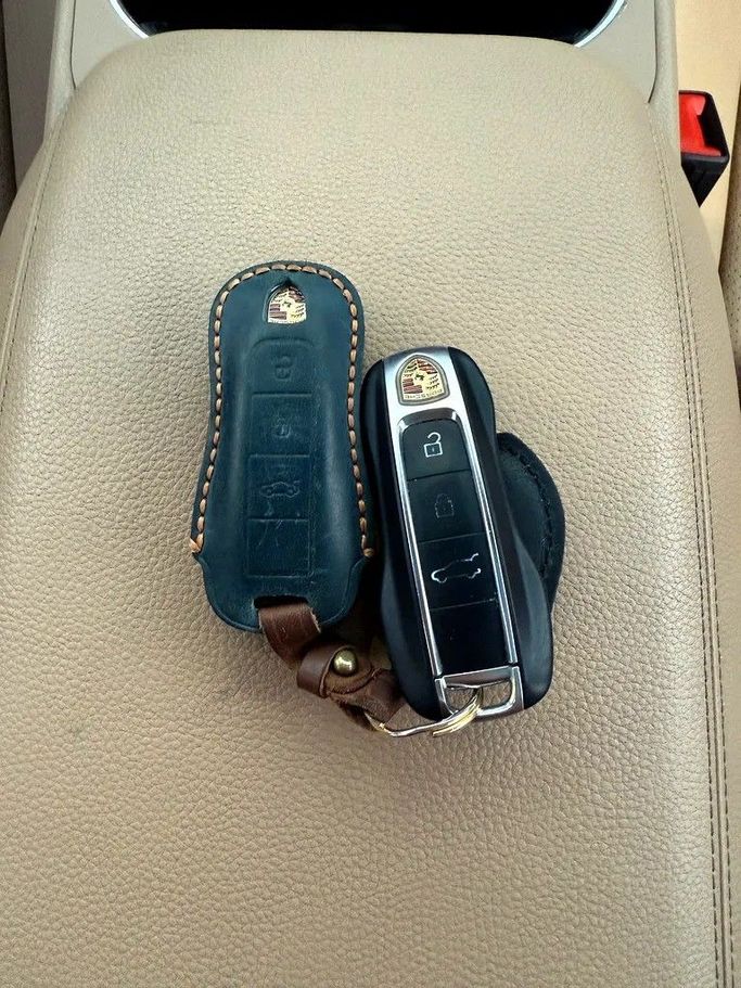 Used Porsche Cayenne III, 3.0 l, 2020 in Abu Dhabi by Al Bayan Motors, Grey color. GCC Specs | AUTO.AE