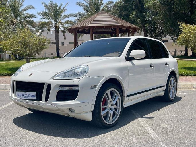 Подержанный Porsche Cayenne GTS II (958), 4.8 л, 2010 в Абу-Даби от Speed Car Motors Белый цвет. GCC | AUTO.AE