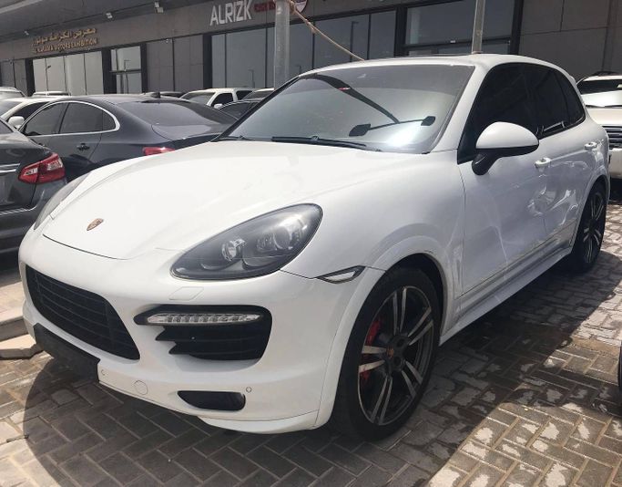 Used Porsche Cayenne GTS II (958), 4.8 l, 2013 in Abu Dhabi by Golden coast automobile showroom, White color. GCC Specs | AUTO.AE