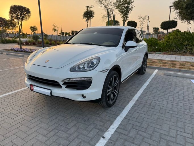 مستعملة Porsche Cayenne S II (958), 4.8 l, 2013 في في أبو ظبي، اللون أبيض. مواصفات الخليج | AUTO.AE