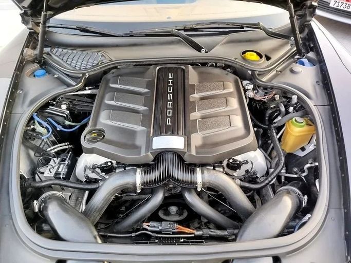 Used Porsche Panamera 4S I Facelift, 3.0 l, 2014 in Abu Dhabi by Al Asad Automobile Showroom, Black color. GCC Specs | AUTO.AE