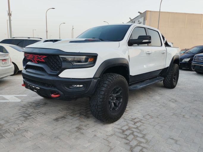 Подержанный ⁦RAM 1500 Crew Cab TRX V (DT), 6.2 л, 2022⁩ в ОАЭ, Абу-Даби от The Shark Automobile Showroom Белый цвет.  | AUTO.AE | Объявление #290893