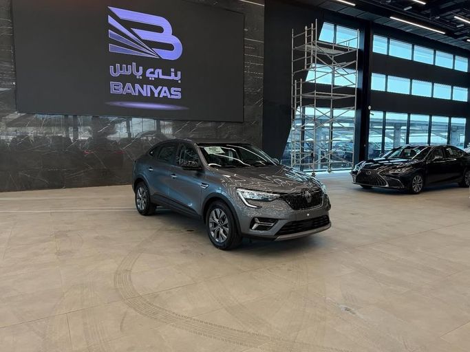 Новый Renault Arkana I Рестайлинг, 1.3 л, 2025 в Абу-Даби от Baniyas Cars Abu Dhabi Серый цвет. GCC | AUTO.AE