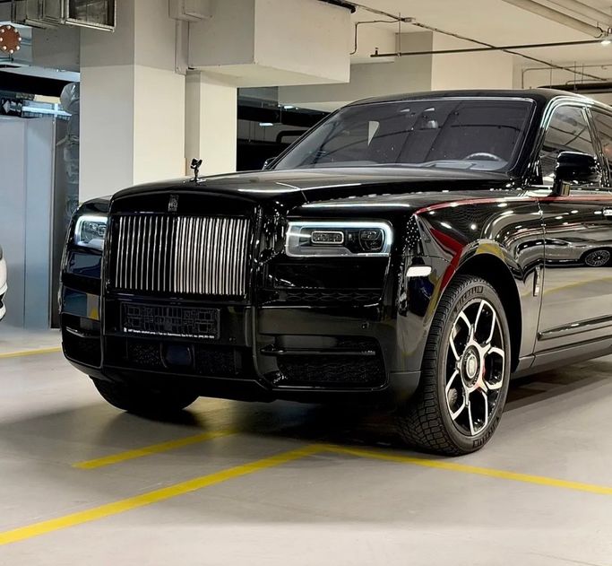 Used Rolls-Royce Cullinan Black Badge I, 6.7 l, 2020 in Abu Dhabi, Black color. European Specs | AUTO.AE | Listing #270721