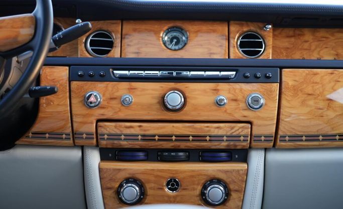 Used Rolls-Royce Phantom VII Facelift (Series II), 6.7 l, 2014 in Abu Dhabi by Advantage Motors, Grey color. GCC Specs | AUTO.AE