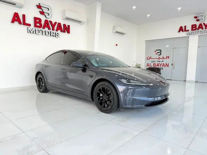 Подержанный Tesla Model 3 Long Range I Рестайлинг, 2024 в Абу-Даби от Al Bayan Motors Серый цвет. GCC | AUTO.AE