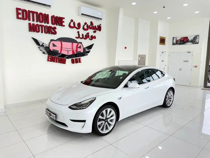 Used Tesla Model 3 Standart I, 2020 in Abu Dhabi by Edition One Motors, White color. GCC Specs | AUTO.AE