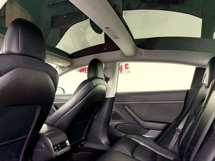 Used Tesla Model 3 Standart I, 2020 in Abu Dhabi by Edition One Motors, White color. GCC Specs | AUTO.AE