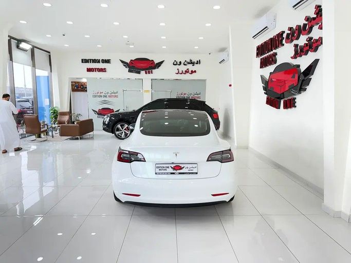Used Tesla Model 3 Standart I, 2020 in Abu Dhabi by Edition One Motors, White color. GCC Specs | AUTO.AE