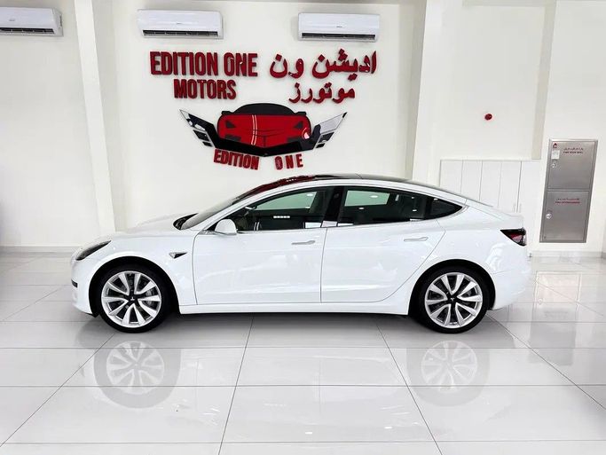 Used Tesla Model 3 Standart I, 2020 in Abu Dhabi by Edition One Motors, White color. GCC Specs | AUTO.AE