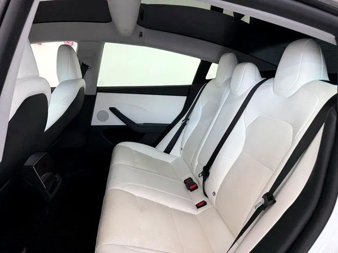 Used Tesla Model 3 Long Range I Facelift, 2024 in Abu Dhabi by Edition One Motors, White color. GCC Specs | AUTO.AE