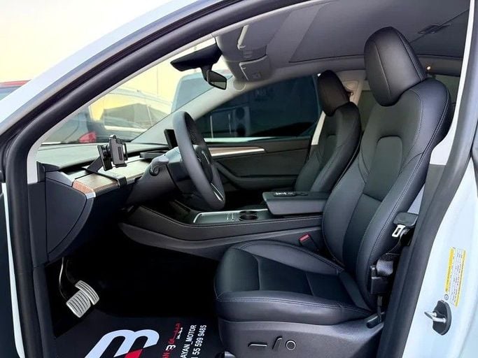 Подержанный Tesla Model Y Performance I, 2024 в Абу-Даби от Al Bayan Motors Белый цвет. GCC | AUTO.AE