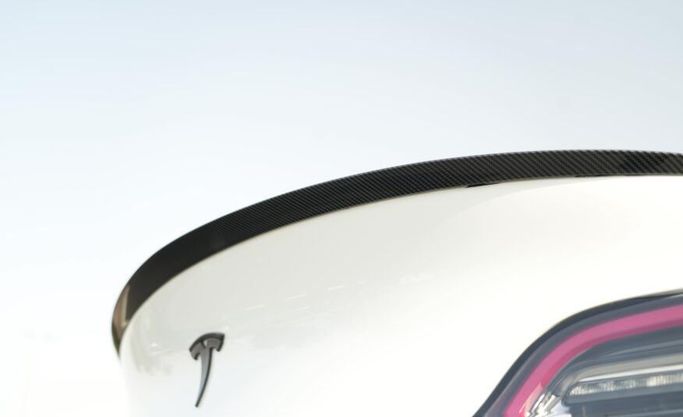 Подержанный Tesla Model Y Long Range I, 2022 в Абу-Даби от Advantage Motors Белый цвет. GCC | AUTO.AE