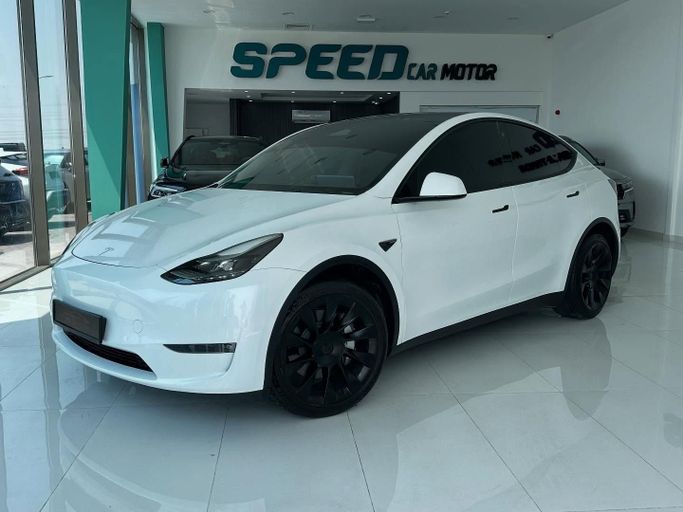 Подержанный Tesla Model Y I, 2024 в Абу-Даби от Speed Car Motors Белый цвет. GCC | AUTO.AE