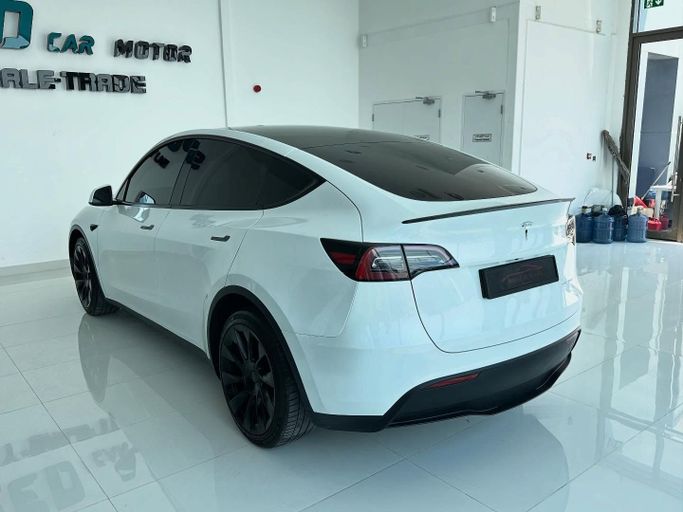 Подержанный Tesla Model Y I, 2024 в Абу-Даби от Speed Car Motors Белый цвет. GCC | AUTO.AE