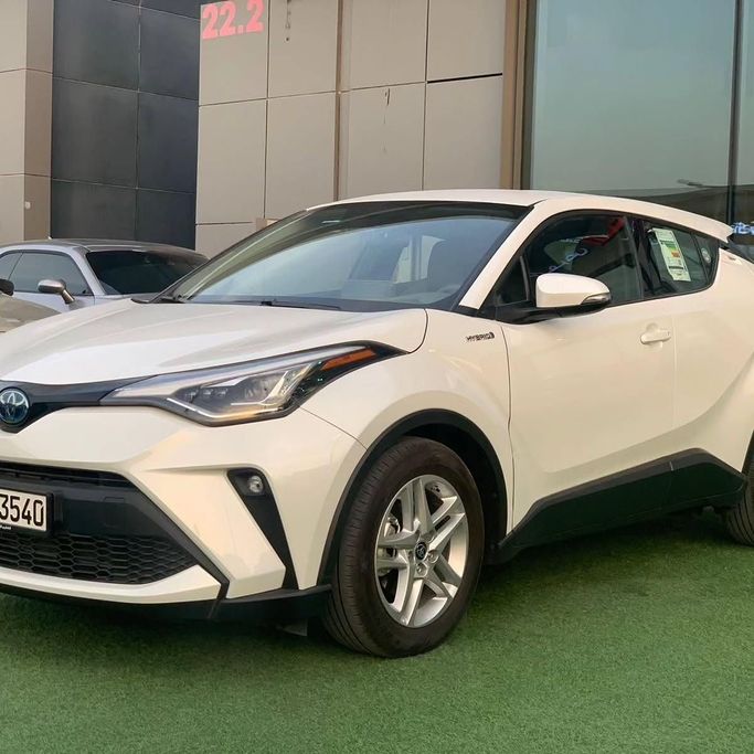 Used Toyota C-HR I Facelift, 1.8 l, 2023 in Abu Dhabi by Al Fajr Automobile showroom, White color. GCC Specs | AUTO.AE