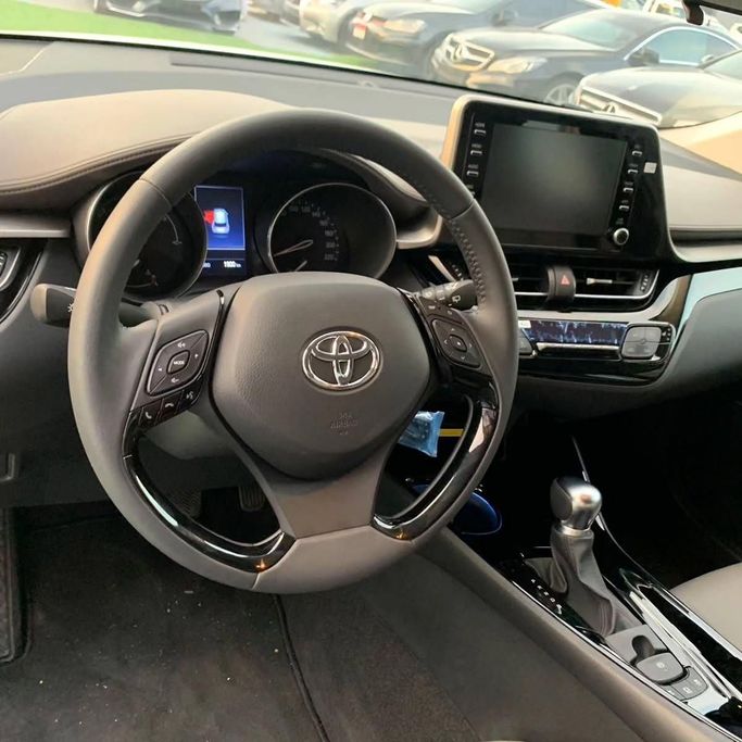 Used Toyota C-HR I Facelift, 1.8 l, 2023 in Abu Dhabi by Al Fajr Automobile showroom, White color. GCC Specs | AUTO.AE