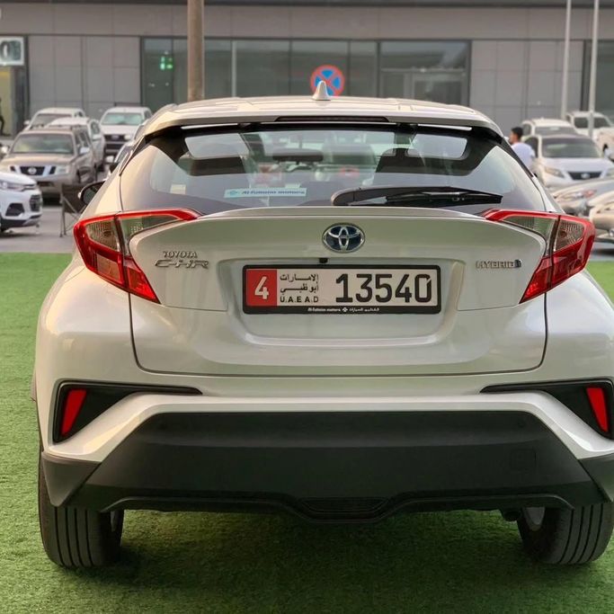 Used Toyota C-HR I Facelift, 1.8 l, 2023 in Abu Dhabi by Al Fajr Automobile showroom, White color. GCC Specs | AUTO.AE