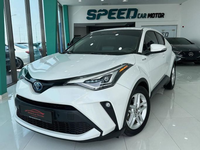 Подержанный Toyota C-HR II, 1.8 л, 2023 в Абу-Даби от Speed Car Motors Белый цвет.  | AUTO.AE