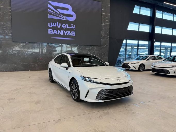 New Toyota Camry IX (XV80), 2.5 l, 2025 in Abu Dhabi by Baniyas Cars Abu Dhabi, White color. Other | AUTO.AE
