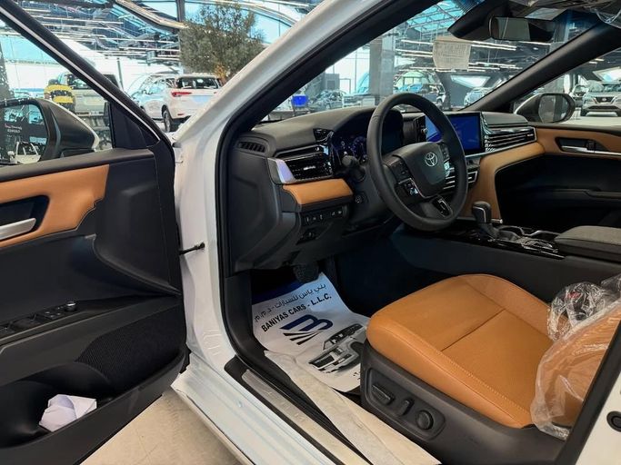 New Toyota Camry IX (XV80), 2.5 l, 2025 in Abu Dhabi by Baniyas Cars Abu Dhabi, White color. Other | AUTO.AE