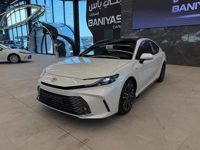 New Toyota Camry IX (XV80), 2.5 l, 2025 in Abu Dhabi by Baniyas Cars Abu Dhabi, White color. Other | AUTO.AE