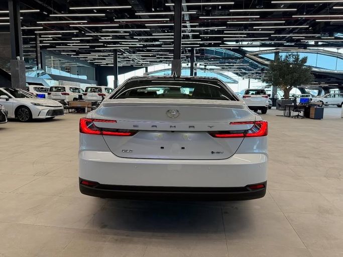 New Toyota Camry IX (XV80), 2.5 l, 2025 in Abu Dhabi by Baniyas Cars Abu Dhabi, White color. Other | AUTO.AE