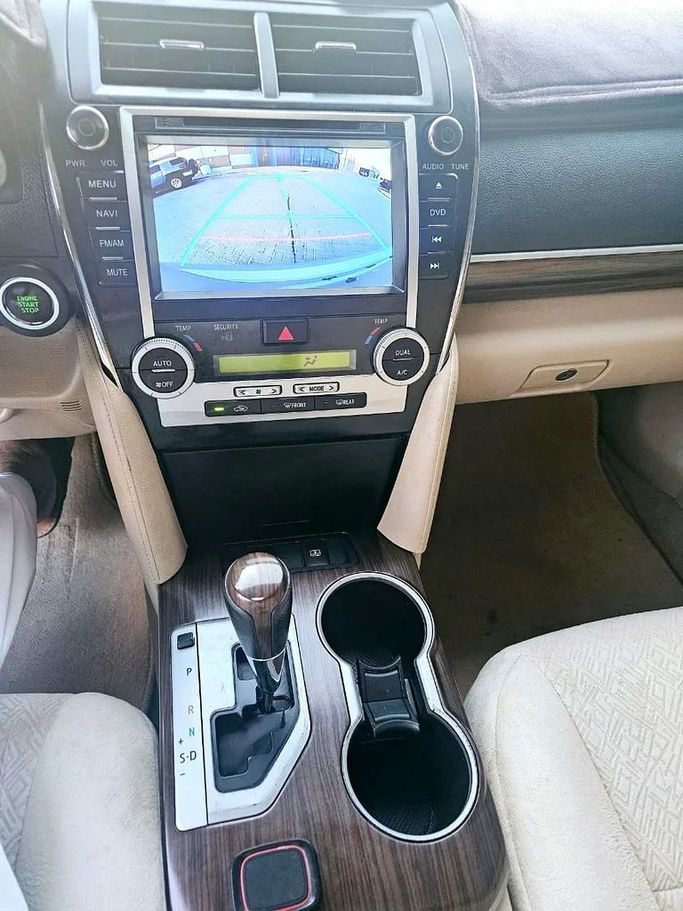 Used Toyota Camry VII (XV50) Facelift, 2.0 l, 2015 in Abu Dhabi by Al Asad Automobile Showroom, Silver color. GCC Specs | AUTO.AE