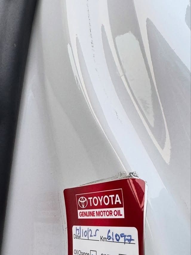 Подержанный Toyota Camry VIII (XV70) Рестайлинг, 2.5 л, 2024 в Абу-Даби от Golden coast automobile showroom Белый цвет.  | AUTO.AE