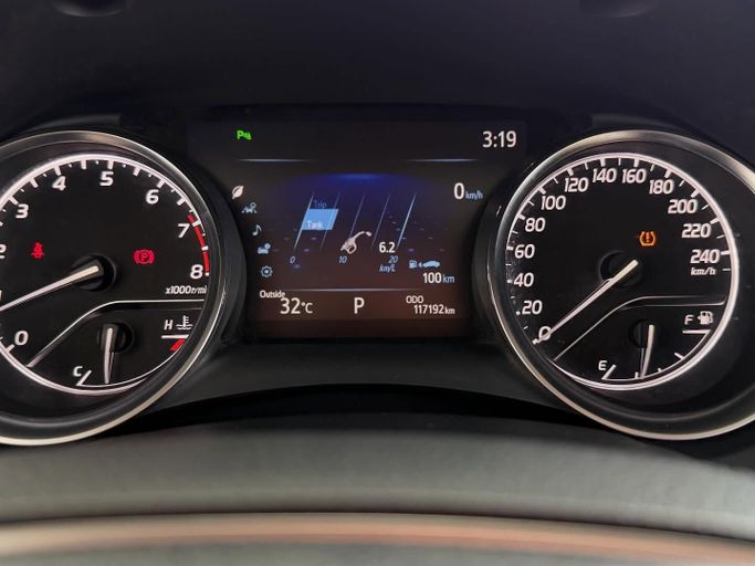 Подержанный Toyota Camry VIII (XV70), 3.5 л, 2019 в Абу-Даби от Speed Car Motors Белый цвет.  | AUTO.AE