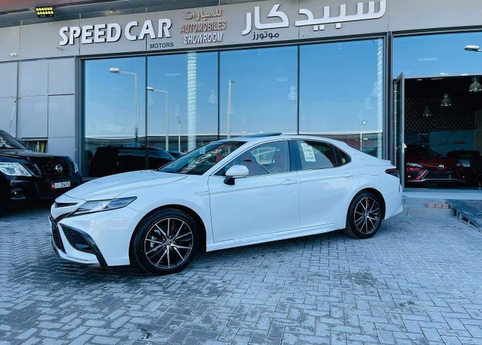 New Toyota Camry VIII (XV70) Facelift, 3.5 l, 2023 in Abu Dhabi by Speed Car Motors, White color. GCC Specs | AUTO.AE