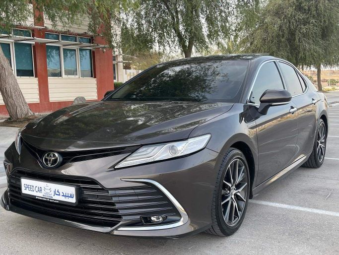 Подержанный Toyota Camry VIII (XV70) Рестайлинг, 3.5 л, 2022 в Абу-Даби от Speed Car Motors Черный цвет. GCC | AUTO.AE