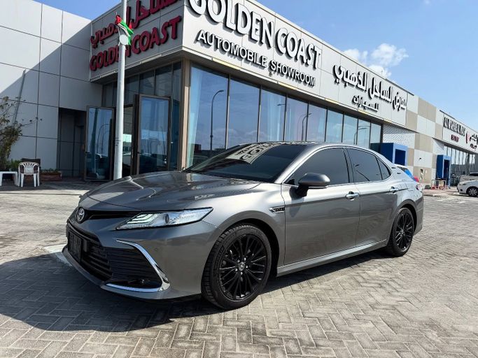 Used Toyota Camry VIII (XV70) Facelift, 3.5 l, 2024 in Abu Dhabi by Golden coast automobile showroom, Grey color. GCC Specs | AUTO.AE