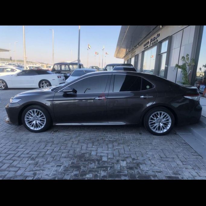 Used Toyota Camry VIII (XV70) Facelift, 2.5 l, 2020 in Abu Dhabi by Golden coast automobile showroom, Black color. GCC Specs | AUTO.AE