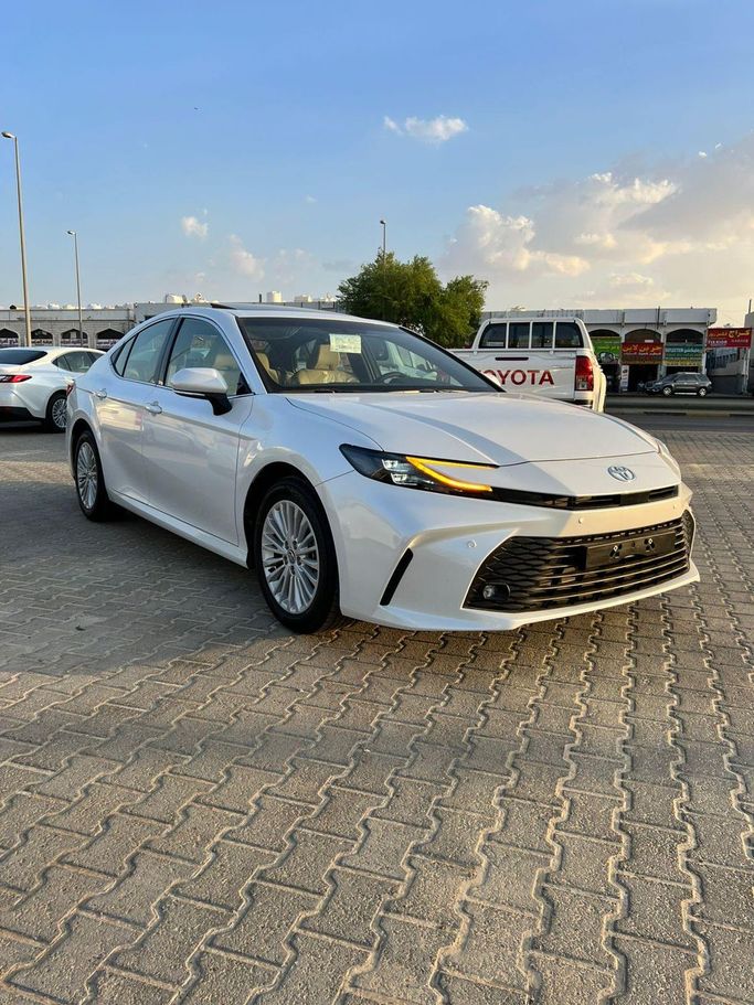 جديدة Toyota Camry التاسع (XV80), 2.5 l, 2026 في في أبو ظبي من AL NOJOOM CARS، اللون أبيض. مواصفات الخليج | AUTO.AE | إعلان #249174