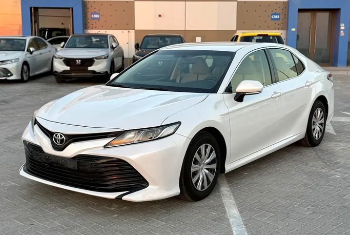 Подержанный Toyota Camry VIII (XV70), 2.5 л, 2019 в ОАЭ, Абу-Даби от Al Laith Cars Showroom Белый цвет. GCC | AUTO.AE | Объявление #275100
